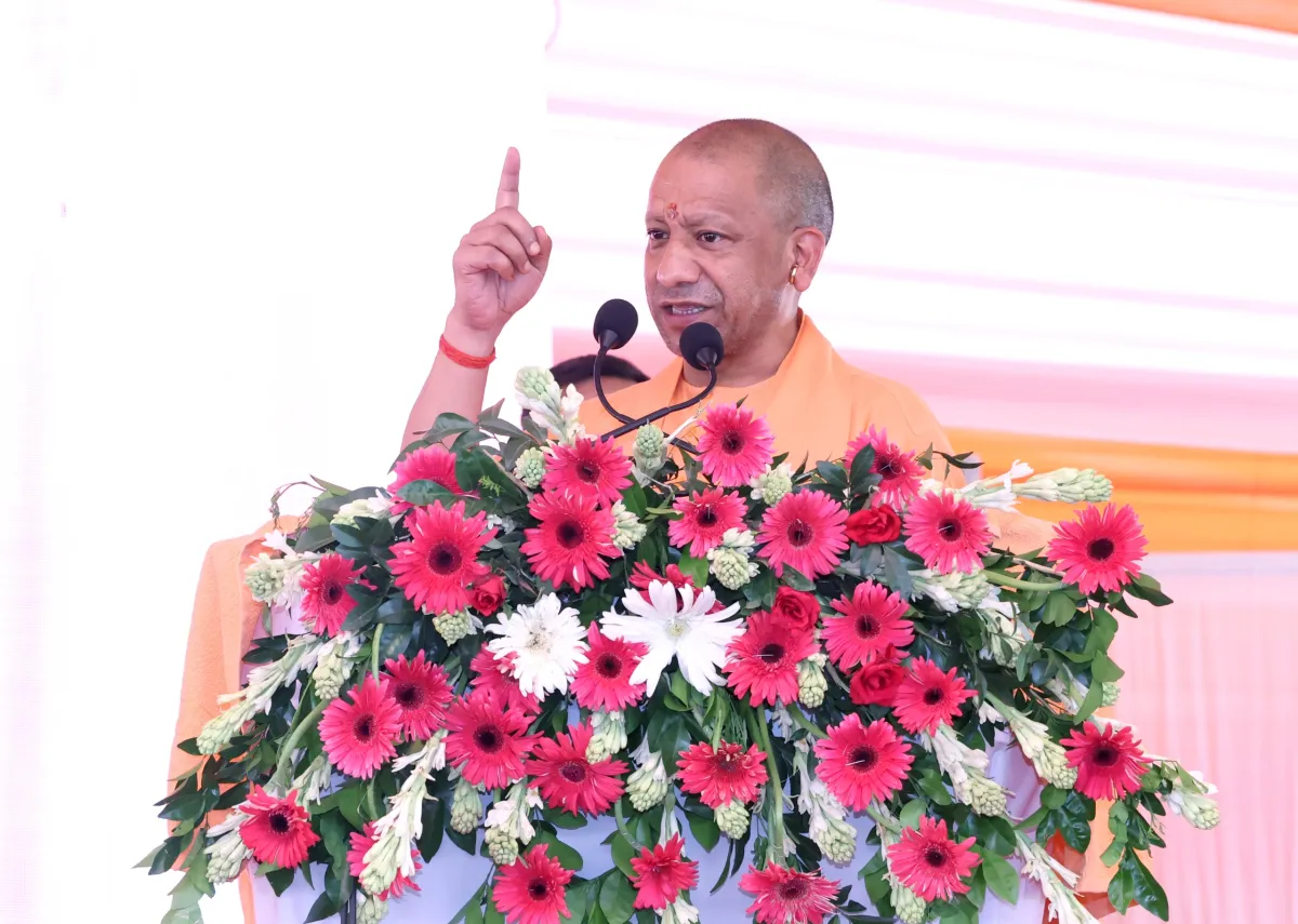 गोंडा में योगी बोले-किसी ने उत्सव के रंग में भंग डाला तो वर्तमान के साथ भविष्य भी स्वाहा हो जाएगा