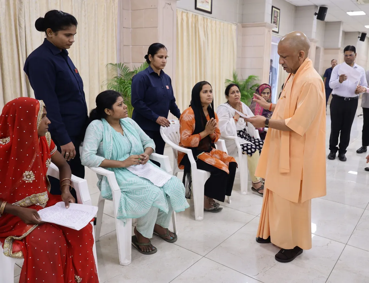मुख्यमंत्री योगी ने कहा, किसी भी निर्धन या जरूरतमंद की शिक्षा को बाधित नहीं होने देगी सरकार