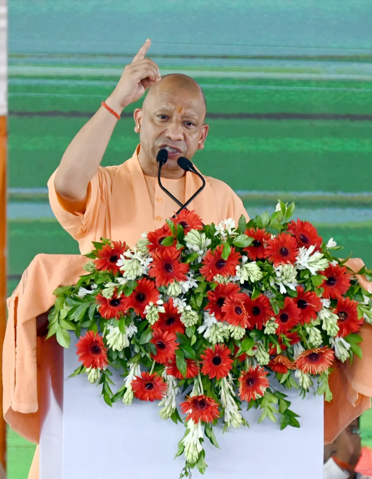 सपा के लिए सैफई ही घर-परिवार, मेरे लिए उत्तर प्रदेश घर, 25 करोड़ लोग परिवार : मुख्यमंत्री