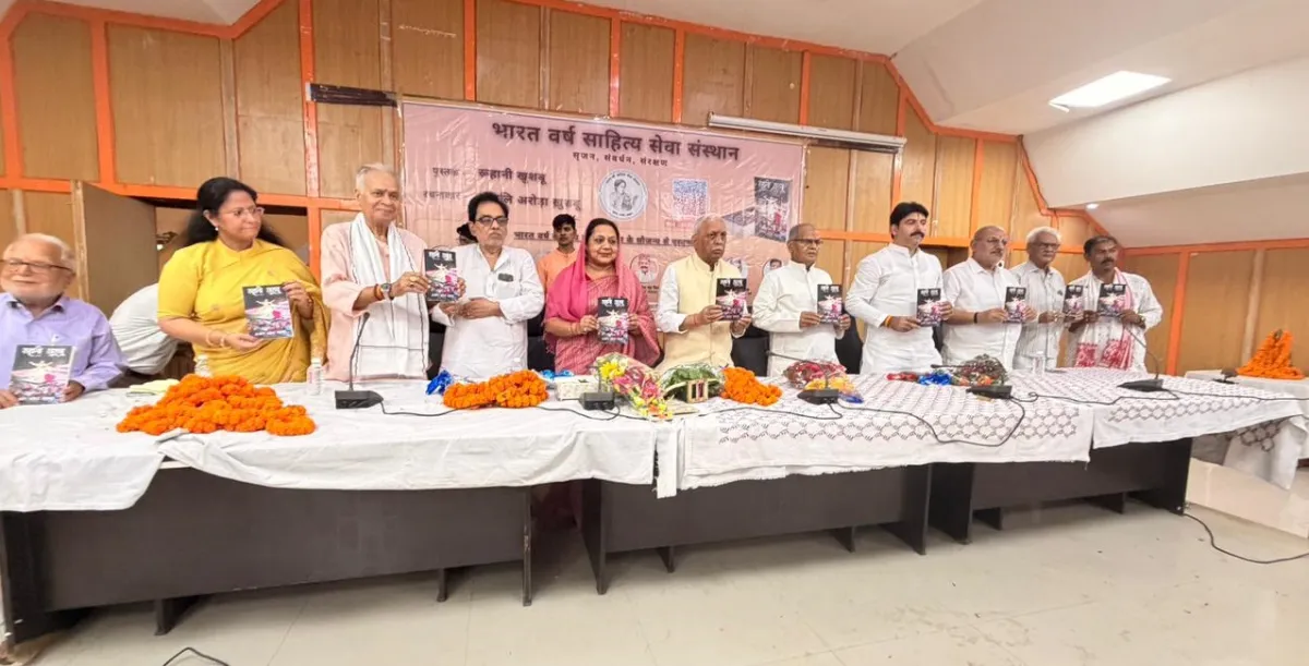 साहित्य मन की अभिव्यक्ति के साथ समाज का दर्पण भी है