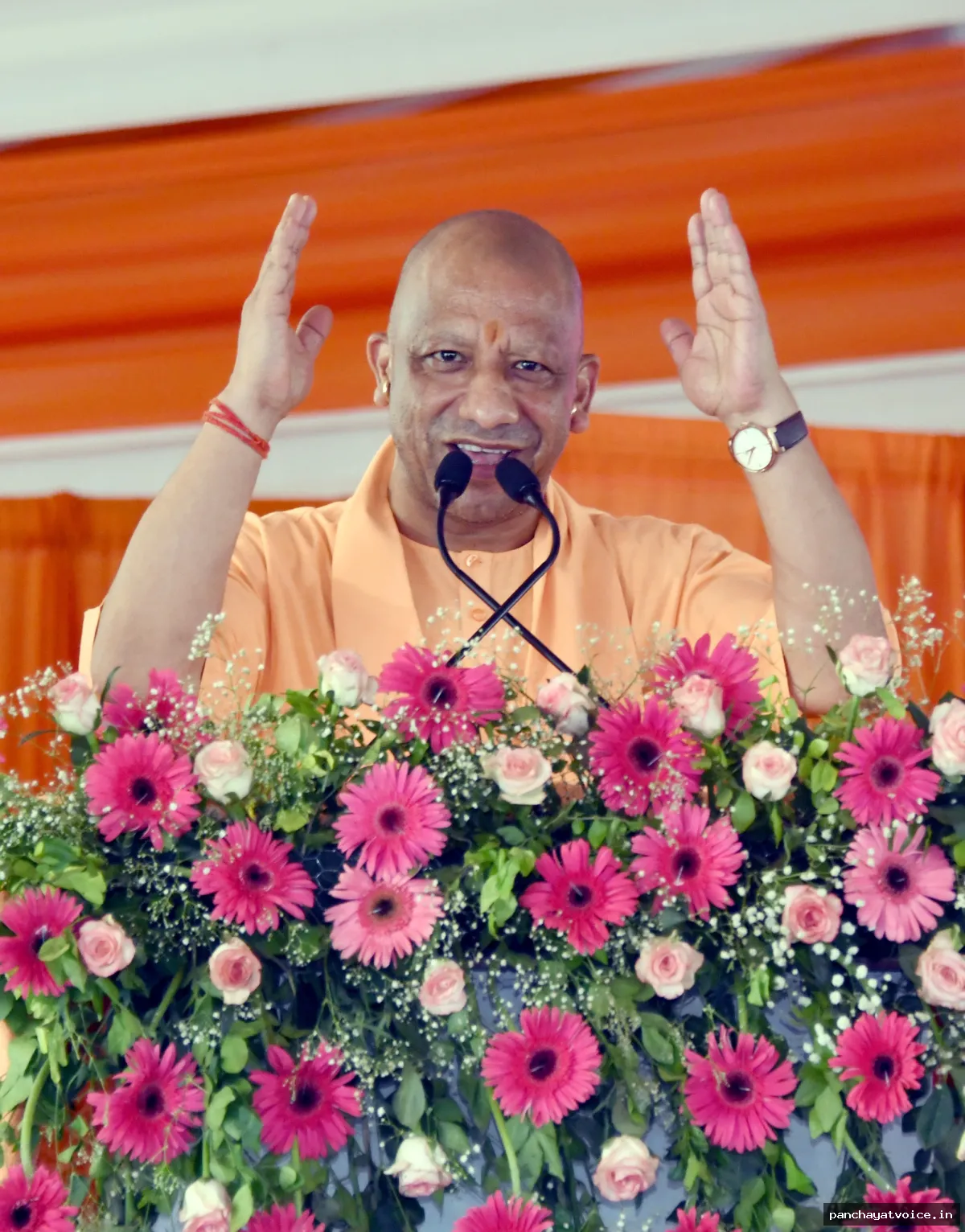 देवरिया में मुख्यमंत्री ने कहा, आस्था से खिलवाड़ बर्दाश्त नहीं