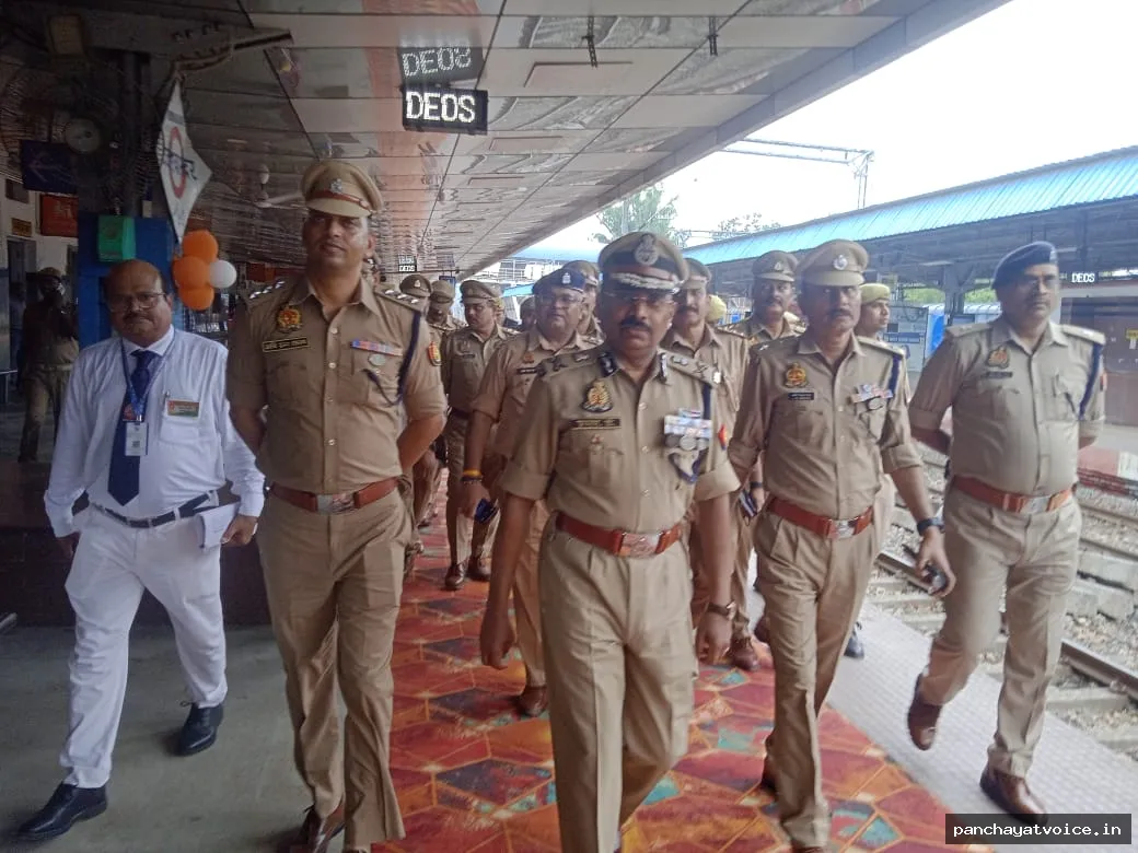 जीआरपी डीजी ने देवरिया सदर रेलवे स्टेशन का किया निरीक्षण, संसाधन बढ़ाने पर दिया जोर