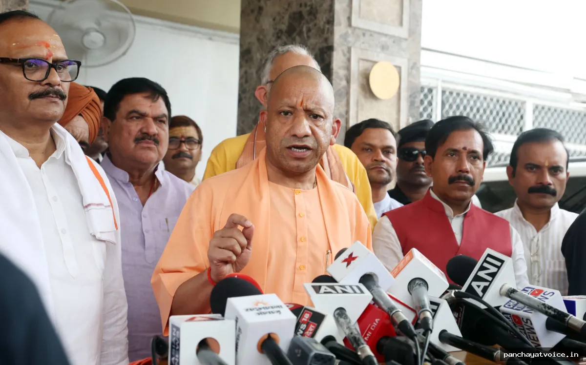मुख्यमंत्री ने कहा, सदन में समाजवादी पार्टी और विपक्ष का आचरण असंवैधानिक व शर्मनाक