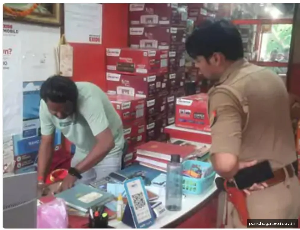 डीएम आवास के पास बैटरी की दुकान का शटर मोड़कर 3.60 लाख की चोरी, सीसीटीवी में कैद हुए चोर