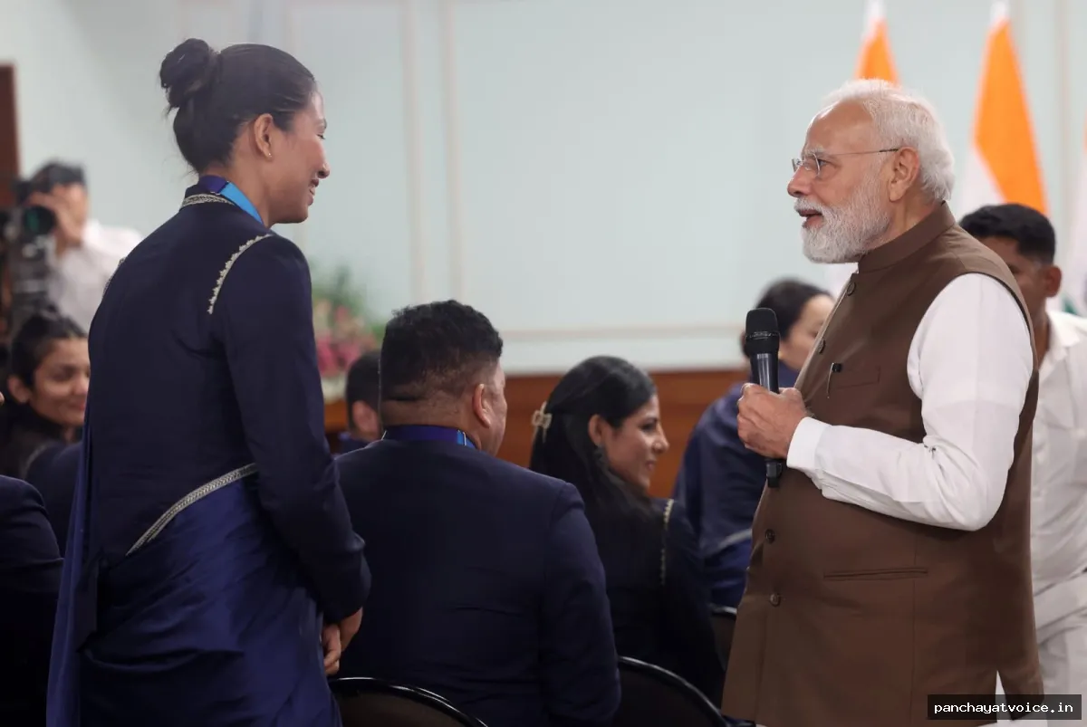 CWG पदक विजेताओं से मिले प्रधानमंत्री, बोले-खिलाड़ियों की जीत नई पीढ़ी को करती है प्रेरित