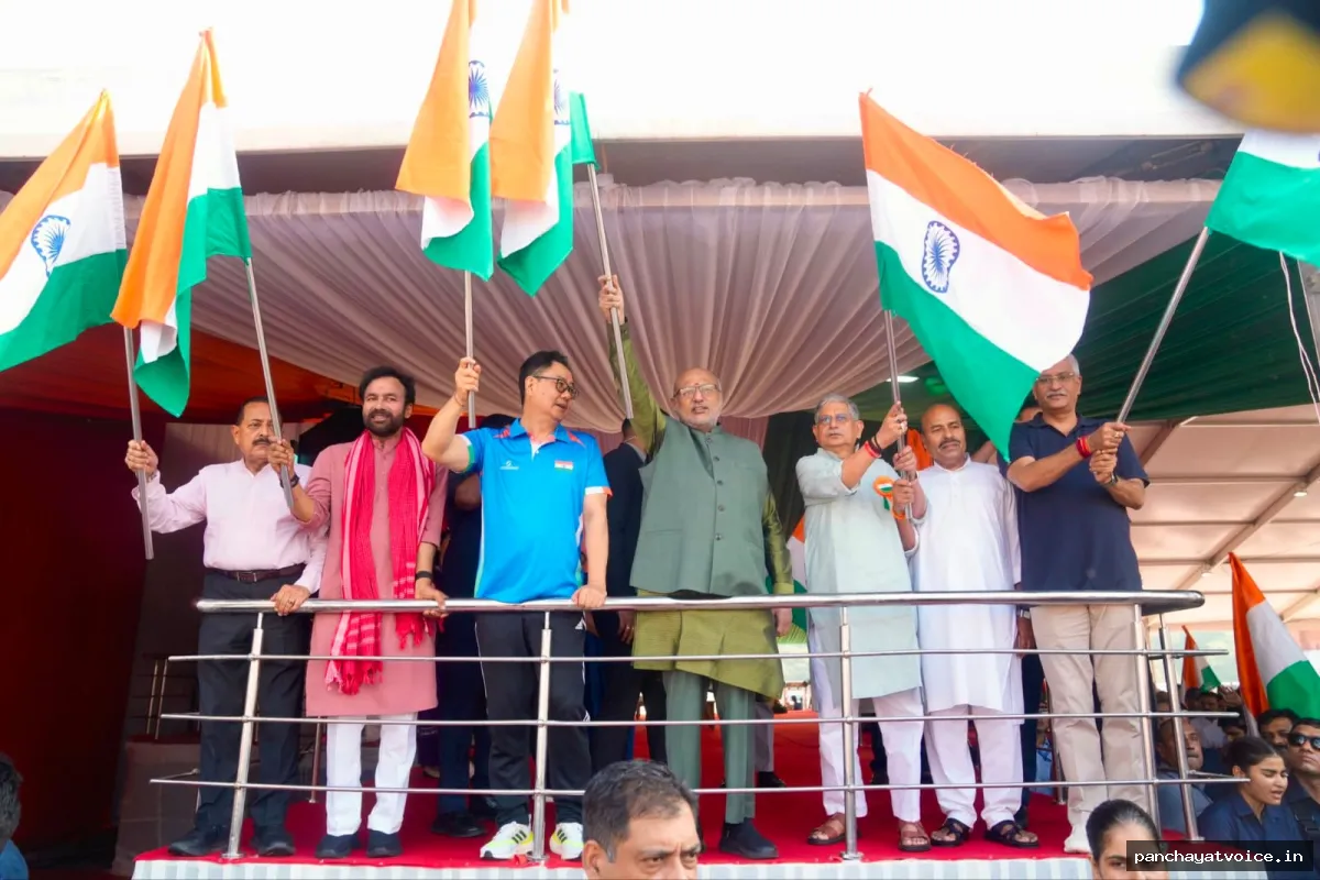 भारत मंडपम से तिरंगे के साथ निकला देशभक्ति का कारवां