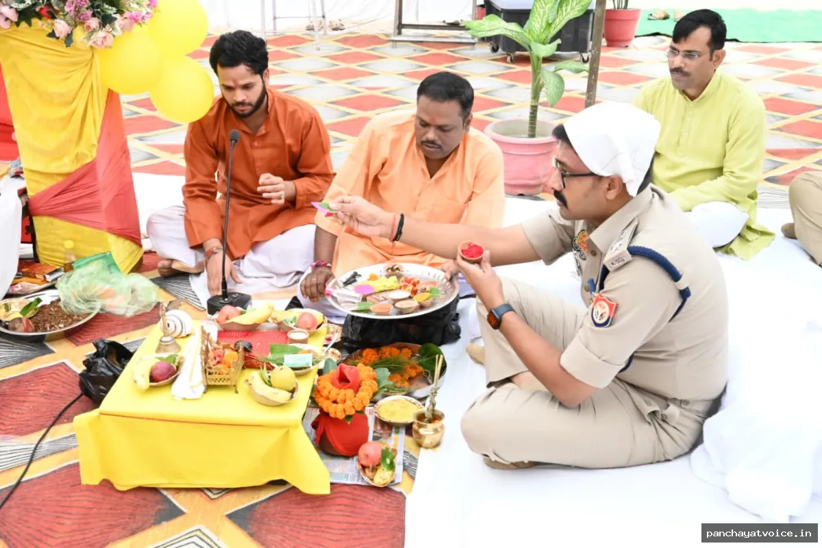 विश्वकर्मा पूजा में एसपी ने की वाहनों और शस्त्रों की पूजा-अर्चना