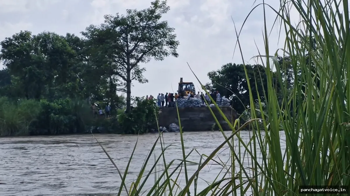 कुशीनगर में एपी तटबंध टूटने से 35 गांव जलमग्न, CM योगी ने जायजा