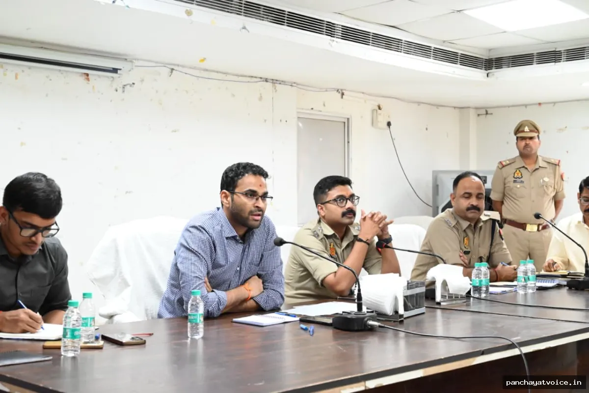डीएम ने 3500 दुर्गा पूजा पंडालों में सुरक्षा व्यवस्था दुरुस्त रखने के दिए निर्देश
